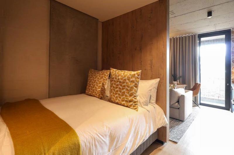 1 Bedroom Property for Sale in Sea Point Western Cape